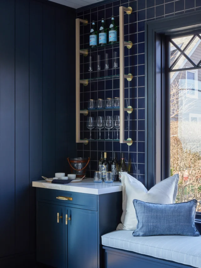 The details are never just details. They are the design. 

These custom bar shelves we dreamt up combine the warmth of pickled white oak with the refined elegance of brass inlay and escutcheons. (Swipe left to reveal the handcrafted details!) While these elements may seem small on their own, together they create depth, character, and a sense of intentionality that defines great design.

At SBD, we believe the most memorable interiors are built on carefully considered details. Every material selection, finish, and decorative accent contributes to a cohesive story, proving that true luxury is found in the craftsmanship you notice up close.

Design // @swankbydesign 
Lens // @raquellangworthy.photo 

#SWANKByDesign #InteriorDesign #LuxuryInteriors #BarDesign #CustomDetails